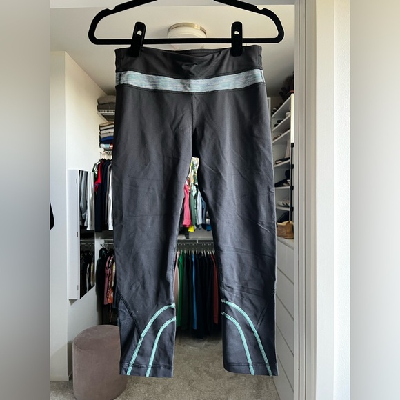 Lululemon Run: Inspire Crop II - size 6 - Picture 4 of 6